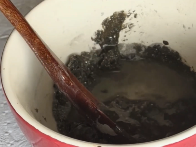Añade agua hasta ajustar la textura