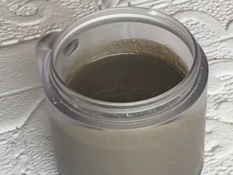se guarda la pasta de dientes en frasco de cristal