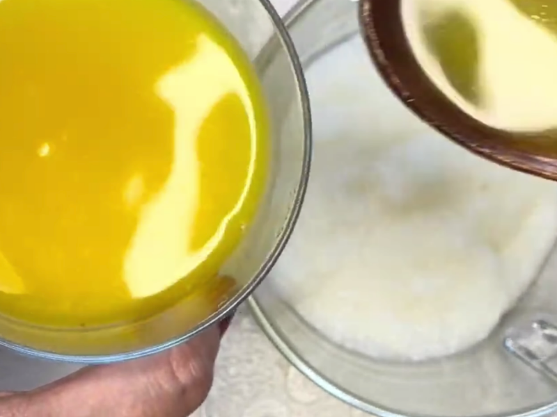 se añade la infusión colada a la base de arroz